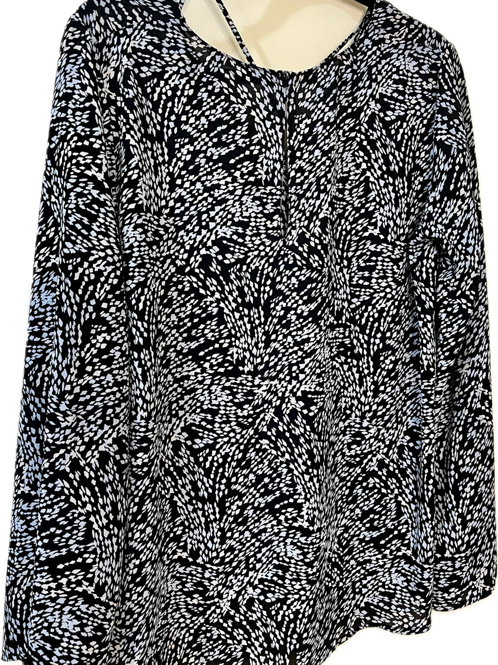 Lush brand blouse in Navy w/Blue & White designs. Fits 10/12